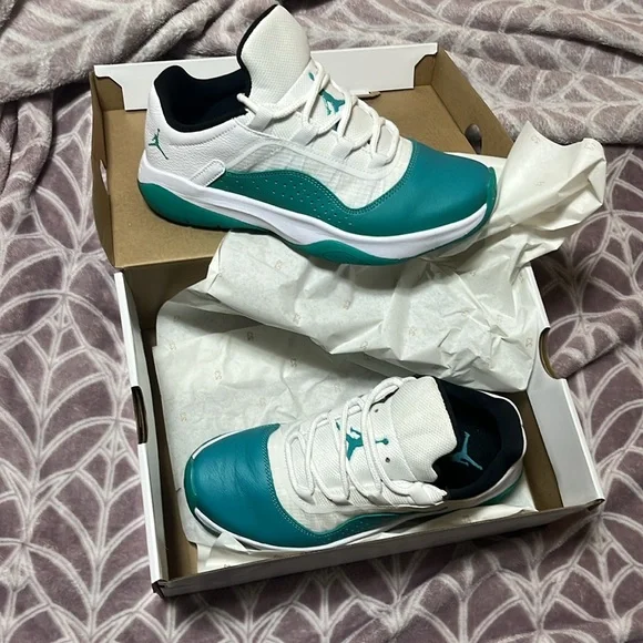 Jordan 11s - Picture 4 of 4